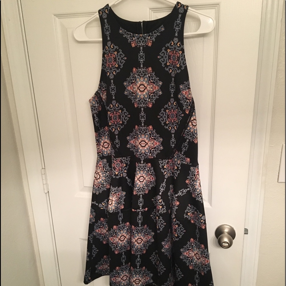 Black dress, multicolor pattern